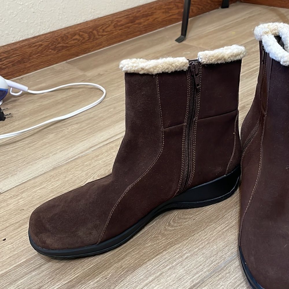 CLARKS BENDABLES brown leather boots - Picture 4 of 9